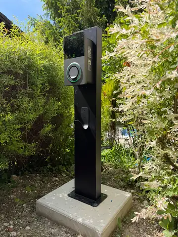 borne de recharge installée par un professionnel IRVE en Ardèche